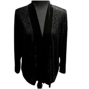 Black velvet like with small print. Size M perfect for holidays. Good condition